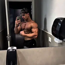 5 hormonizados 💣 vs 1 natural 🌱 #icarolermen #edit #icarolermenedit #bodybuilding #gym #gymedit #academia #editgym #remada