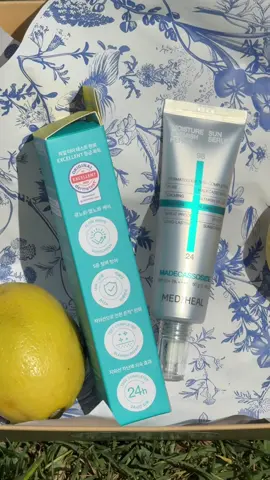 friendly psa for the girlies out there!! You can protect yourself from the ☀️ and achieve 🪞 skin all in one!! @MEDIHEAL Global #medihealsunserum #sunserum #bestsunscreen #koreansunscreen #chemicalsunscreen #nowhitecast #spf50pa + +++ #physicalsunscreen #sunscreenrecommendation #viralskincare #earlyantiaging #glassskin #oliveyoungmusthave #bigbangsale