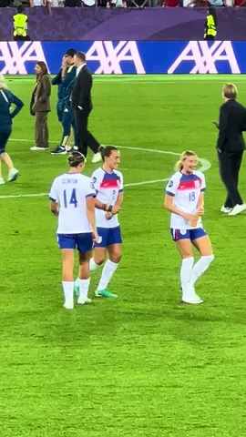 CK, Lucy and Grace after the Lionesses win against Sweden in the QF of the Women's Euros 😍 #england #englandwomen #sweden #swnt #womenseuros #weuros #weuros2025 #Lionesses #chloekelly #lucybronze #graceclinton #WomensFootball #womeninsport #fyp 