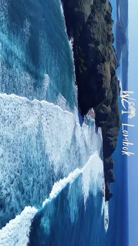 Hallo Wetku!!! Lombok keren nya gak habis-habis 🙌🏻😍 Kite Boarding. Informasi lebih lanjut via DM/WA #wetlombok #lombok #indonesia #wahanalombok #liburankelombok #kiteboarding #jetski #paddleboarding #surfing #diving 