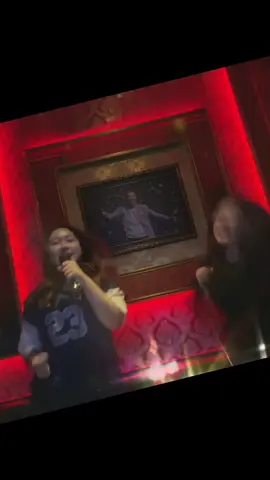 this is you’re sign to do karaoke with your carat friend🕺🕺@michellepatricias #seventeen #carat #godoflightmusic #karaoke 