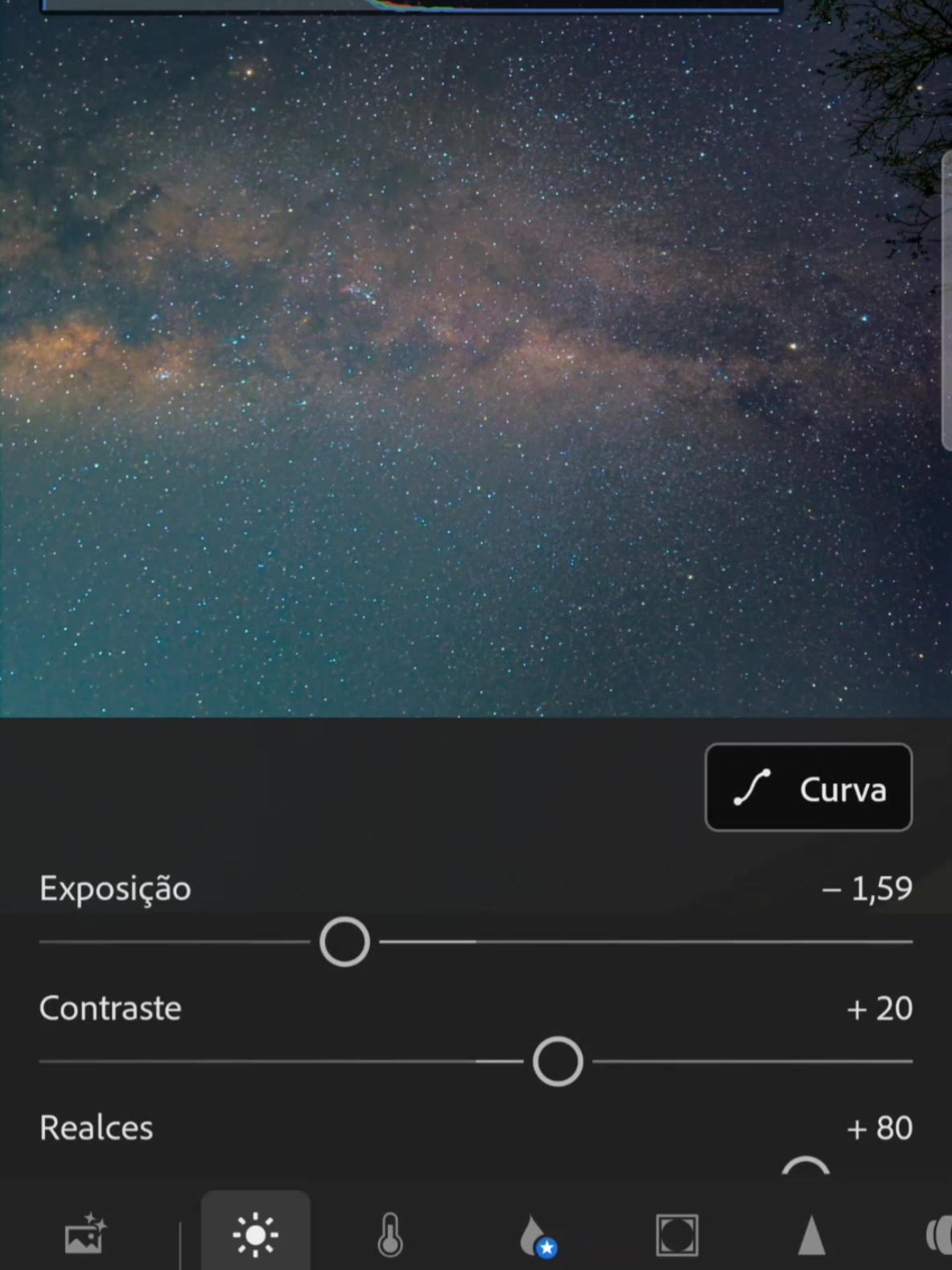 Respondendo a @vitor.emanuel0507 acho que com vídeo é melhor. É relativamente simples, com o tempo vai pegando o jeito. #fy #s23ultra #astrophotography #samsung #camera #vialactea #lightroom #tutorial #expertraw #fyy #fy