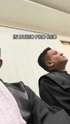 IN DUBIO PRO REO, di dalam memutuskan suatu perkara dibutuhkan keyakinan hakim, namun apabila muncul keraguan sekecil apapun berlaku disitu asas IN DUBIO PRO REO yaitu jikalau majelisnya hakim timbul keraguan maka harus diputus yang paling menguntungkan bagi Terdakwa. #blitar24jam #pengacarablitar #pengacaramuda 