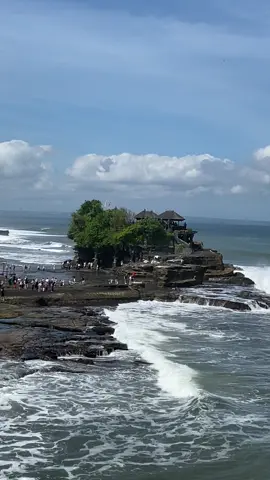 Temple on the rock. #TanahLotTemple #BaliSunset #BaliTourGuide #AussieInBali #BaliWithWayan #BalijourExperience #TanahLotView        @Bali Jour 
