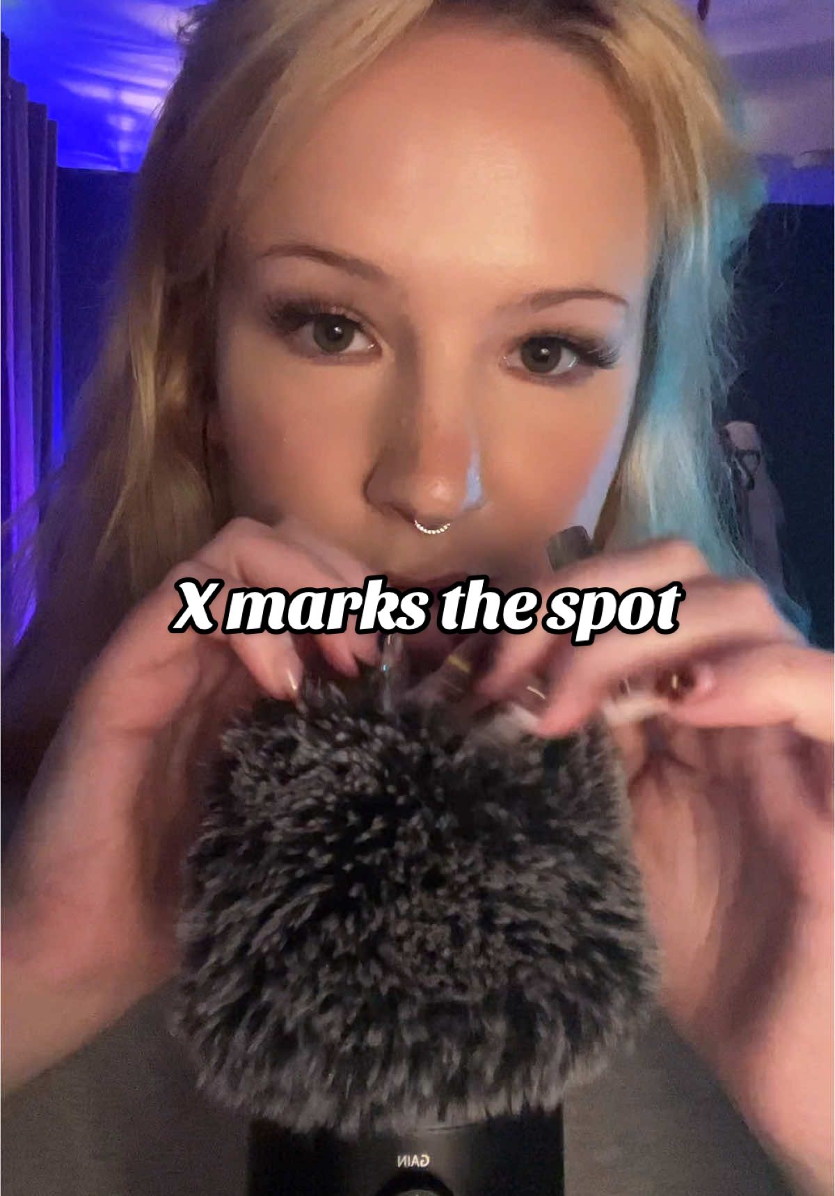 I want someone to do this on my back- any volunteers 😃  #xmarksthespot #tingles #asmrfortingles 