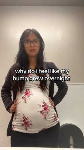 my baby is getting so big 🩷#pregnantlife #pregnancytiktok #pregnanttok #MomsofTikTok #momlife #pregnant🤰 #pregnancybump #bellybump #babygirl 