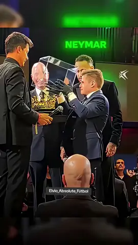 #neymar #elpríncipequenoquisoserrey El Rey Del Fútbol, recibiendo su corona 👑 😭