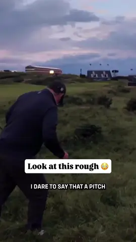 Johnson Wagner recreates Scottie Scheffler’s difficult pitch shot from round one of #TheOpen #golf 