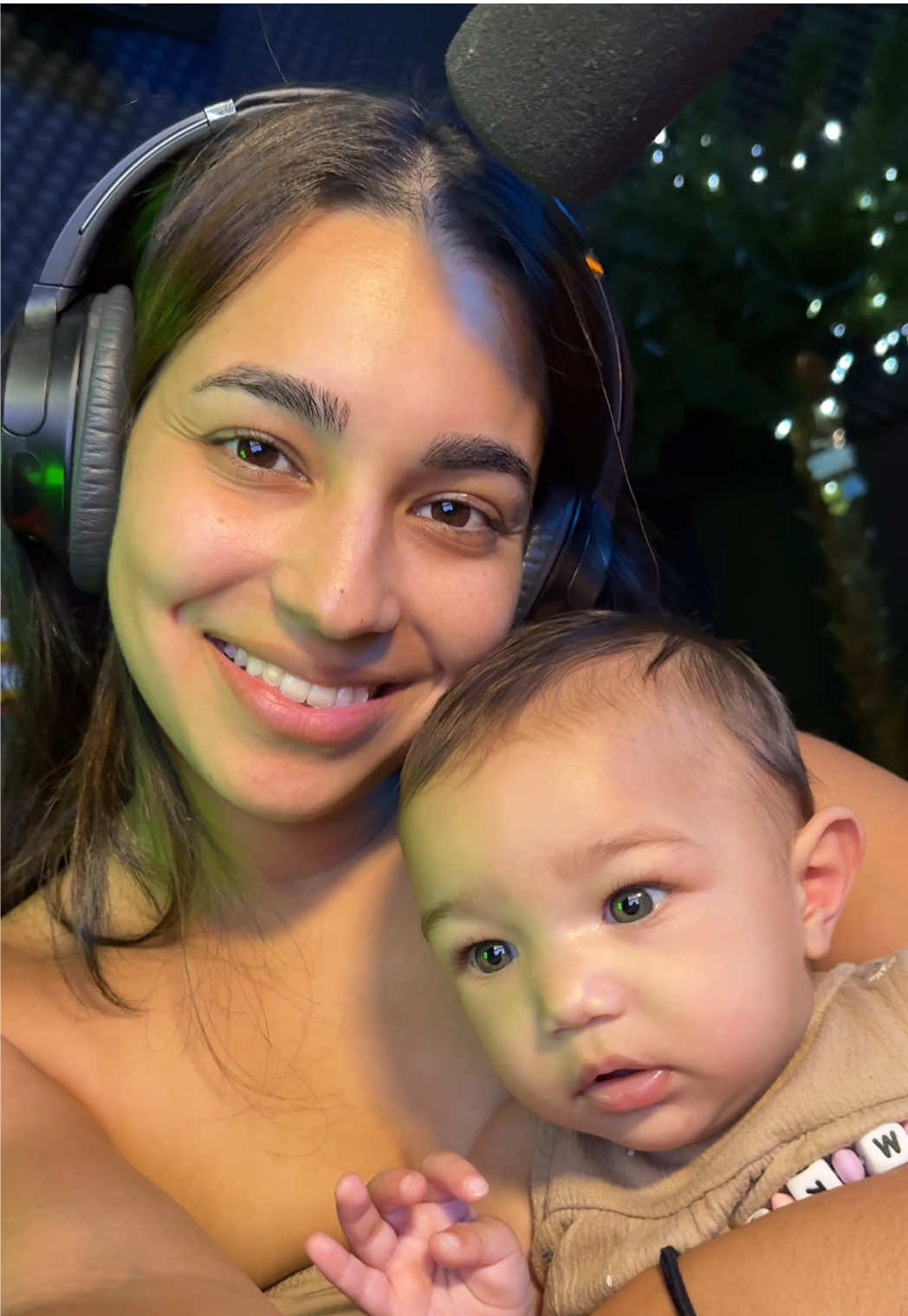 Come to work with us! 📻 🎙️ #fyp #hawaii #hawaiitiktok #island985 #girlmom #momlife #radio #radiolife #dj 