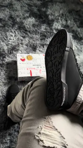 Dolce Gabbana 😍 #viral #fyp #luxury #legit #sneakers #designer #explore #blowthisup #trending #explorepage #luxuryshoes #alucines 📿🧿 🙈#dolcegabbana 