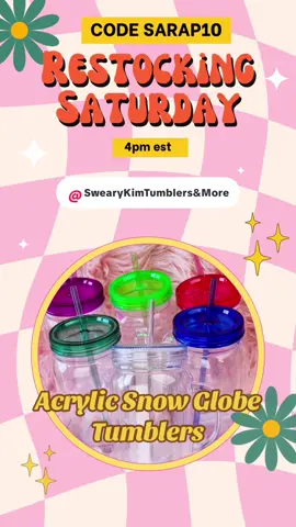 💥 RESTOCK ALERT 💥 The 15oz plastic snow globe mason jar tumblers with colored lids, handles & matching straws are back THIS SATURDAY at 4PM EST! Perfect for your custom creations — pre-drilled and ready to be filled with all the sparkle ✨ ⸻ What you get: 🍒 15oz capacity (20oz full height) 🎨 Colored lid + handle 🧊 Matching straw 🛠️ Pre-drilled hole with plug 💖 Ideal for UV DTFs, vinyl, glitter & more #SwearyKimTumblers #SnowglobeTumbler #MasonJarTumbler #TumblerRestock #AcrylicTumblerBlank #TumblerTok #CraftTok #TumblerAddict #CupMakersClub #TumblerDIY #TumblerMakersUnite #CustomTumblers #15ozTumbler #TumblerDrop #RestockAlert 