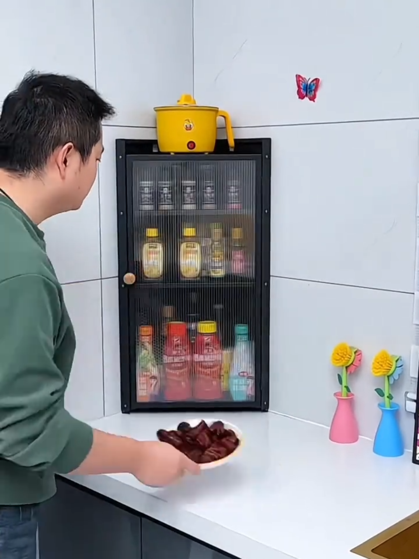 Kệ góc gia vị thông minh. #dogiadungtienich #giadungtienich #kegoctuong #kegiavinhabep