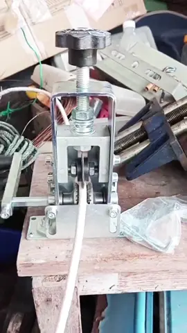 Đồ tốt lắm độ tuốt nhanh cho shop 5sao về chất lượng! Máy tuốt dây đồng và nhôm phế liệu, máy tách dây đồng cầm tay, dụng cụ tuốt dây quay tay hoặc gắn máy khoan làm nhanh chóng #maytuotdaydien #minhshop 