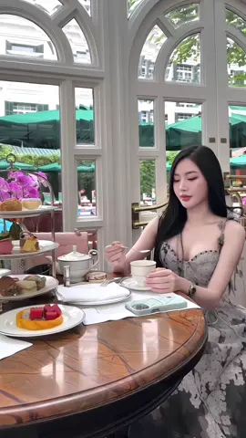 Chỉ mong bản thân có thể sống một cuộc sống bình thường, và hạnh phúc. Một mình cũng được, không phiền muộn, không ưu buồn bất cứ điều gì là được nha...