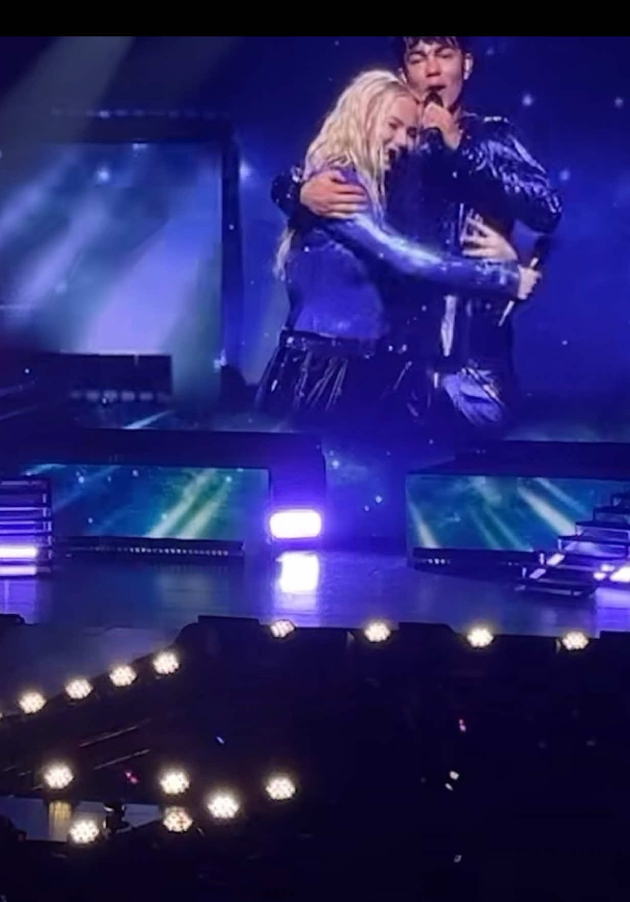 I literally cried seeing Milo and Meg on the screen giving them their blessing and literally passing on the torch on stage 😭😭😭 #worldscollide #descendants #zombies #zombies4 #tour #disney #freyaskye #malachibarton #sandiego #livemusic #someday #milomanheim #megdonnelly @Freya Skye @Malachi Barton @disneyzombies @Disney Music @milomanheim @meg 
