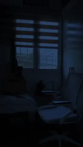 Me at 5:30 AM. Kakatamad talaga bumangon kapag may bagyo 🥱