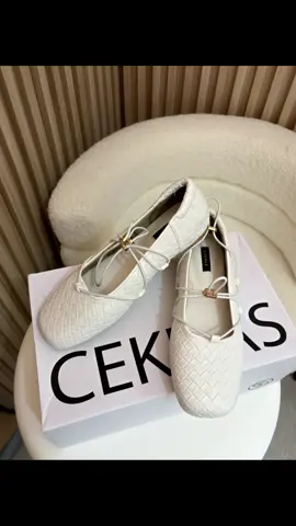 Warna putihnya cakep polll✨ #cekhas #flatshoes #chekasviola 
