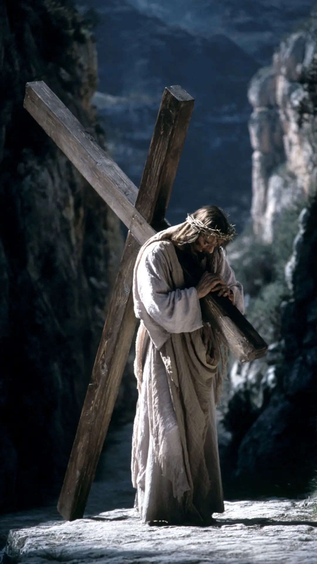 JESUS MIRACLES Why Jesus performed miraclesJesus' miracles were a sign that he was theMessiah. They were a sign of his power,authority, and glory. They were a sign of God'slove for people. Jesus performed many miracles, includinghealing people, calming the storm, and walkingon water. These miracles are recorded in theGospels. Healing a man born blind: Jesus healed a manwho was born blind by anointing his eyes withclay and telling him to wash in the pool ofSiloam. Raising the widow's son: Jesus raised thewidow's son from the dead.Feeding 5,000 people: jesus fed 5,000 peoplewith five loaves of bread and two fish.Turning water into wine: Jesus transformed waterinto wine at a wedding in Cana of Galilee.#fpy #jesus #fyp #Love #foryou #prayer#jesusheals #GodsMiracle 