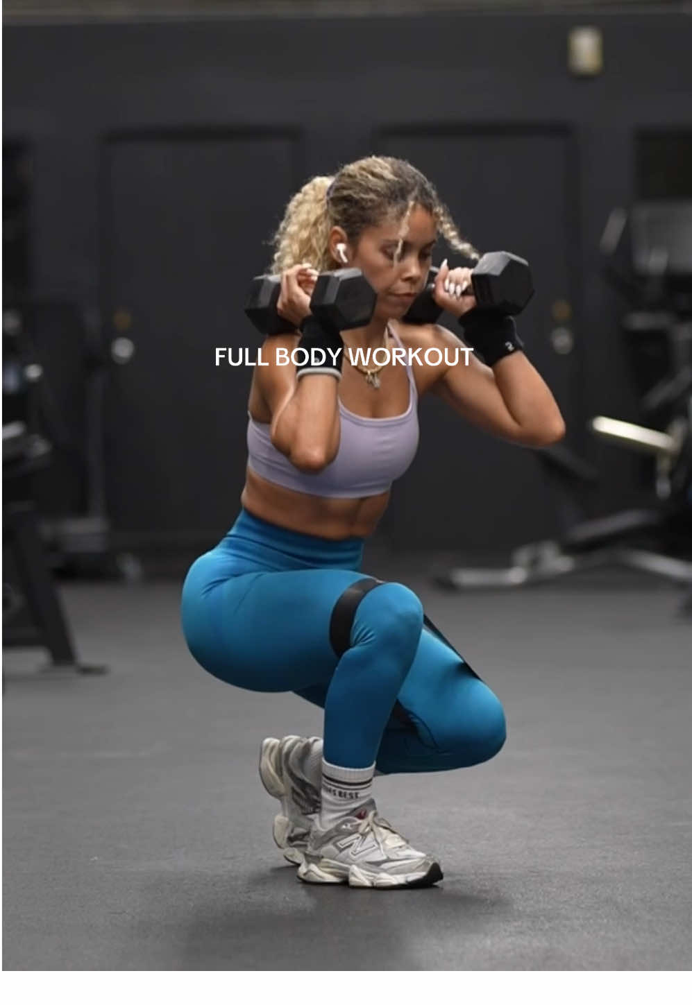 Full Body Strength & Sweat Workout🔥 Save for later! 🔁 3 rounds  ⏱️ 40 seconds per move (20 sec each side when applicable) 😮‍💨 Minimal rest between exercises | 1 min rest between rounds 1. Banded Squat to Staggered Squat (20 sec Right / 20 sec Left) 2. Hammer Curl to Press  3. Plank Tricep Kickback 4. Alternating Knee Tucks 5. Lateral Squat to Press + Knee Drive (20 sec Right / 20 sec Left 6. Push-Up to Opposite Toe Tap (alternating) Outfit: @Women‘s Best  Code: FRENCHFIT #Fitness #fullbodyworkout #dumbbellworkout #gym #FitTok #fyp 