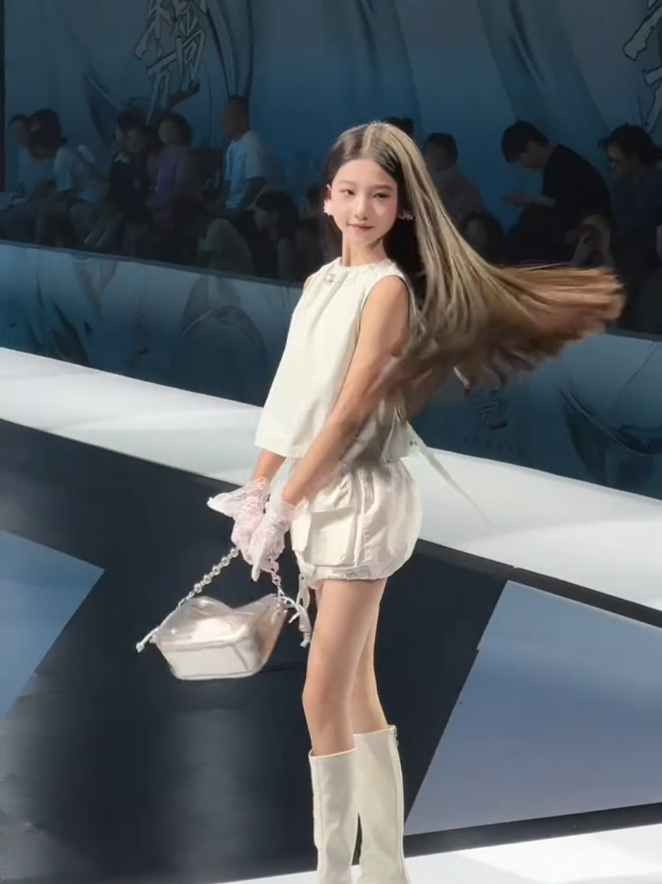 catwalk with me #catwalk #topmodels #kidmodel #fashion #thoitrangtreem #fypシ 