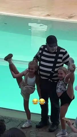 Tom the mime 😂😂 #tomthemime #seaworld #funny #family 