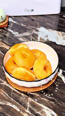 Resep donat empuk gemoy lembut tetap enam walau sudah dingin #resepdonat #donatenak #donatempuk #makanan #idejualan #viral #fyp #donatviral #cemilan 