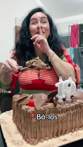 Aiin Maiin é bó-los é …. !? Do nada os dois me aparecem com essa dublagem as 1:25 da madrugada 😂😂😂😂 #adriana_prosa #mãeefilhos #bólos #viral #meme #humor @Vicente Prosa @Vinícius Prosa @Aildesol 