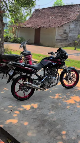 -Forsale tiger tahun 2007 asli hitam                                                    -pajak hidup,plat pajang samapai 2027.                                  -spek fikasi mesin L70/P70,kop jaguar 34/29.                                     -veleg vdn.                                         -ban D irc fasti 2/B diablo roso.             Kurang jelas bisa di tanyakan lewat DM.                                                #tiger #tigergank🤙 #tigerrevo #fyp #herex 