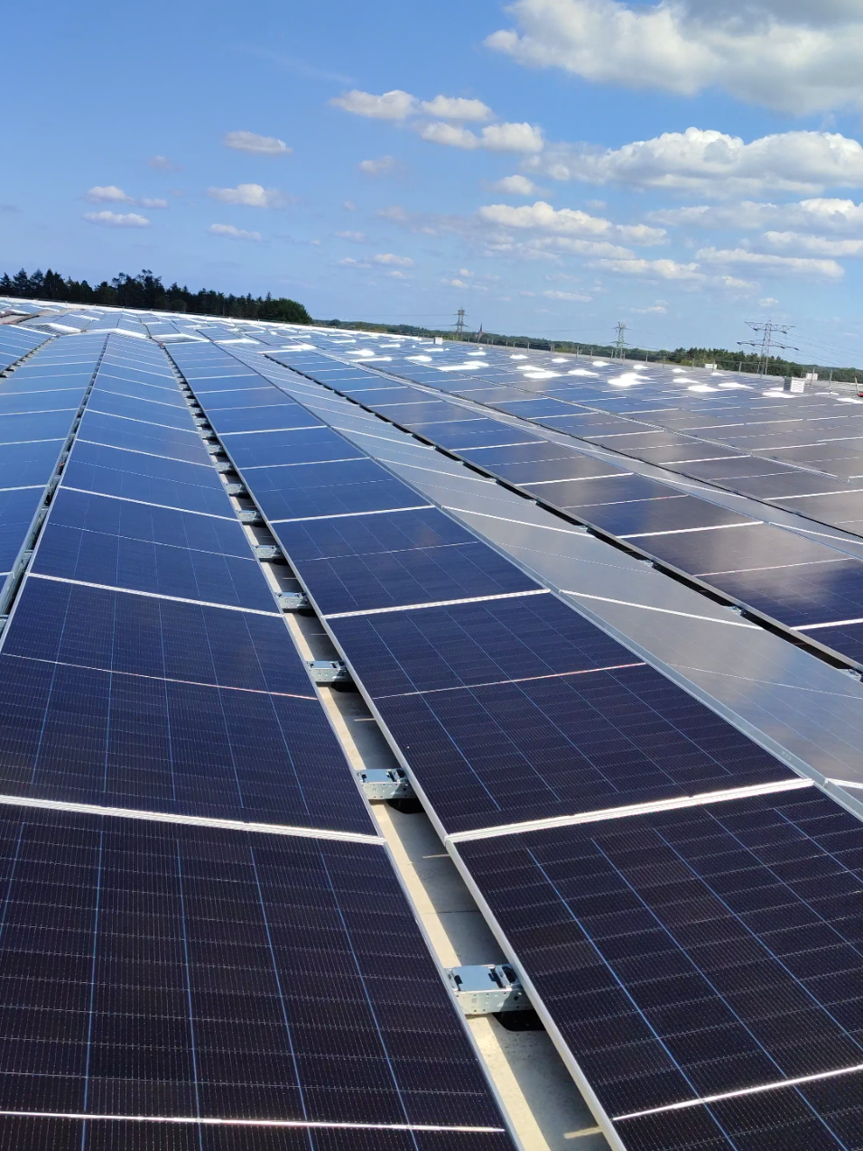 solar panel on the roof #sunenergy #greenenergy #солнечныебатареи #солнечныепанели #energiasłoneczna #zonnepanelen #quyoshpanellari #güneşenerjisi #solarpanel #güneşpaneli #solarenergy #panelsłoneczny 