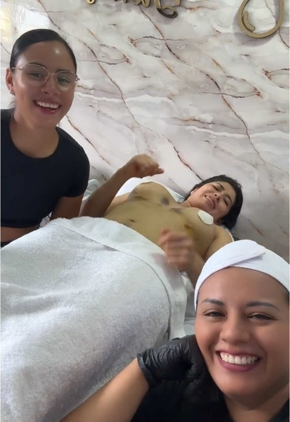 Te imaginas estar así de relajada  en tu post operatorio #saludybienestarsd #latierritasantodomingo🇪🇨 #natybuitron #postoperatorio #lipo #fyp 