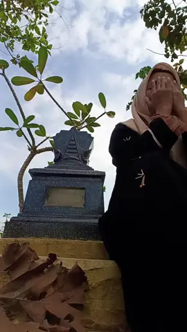 buk🥲Nek🥲Aku lupa cita citaku apa  sekarang hidupku hanya tentang bertahan dan menerima kehilangan 😢