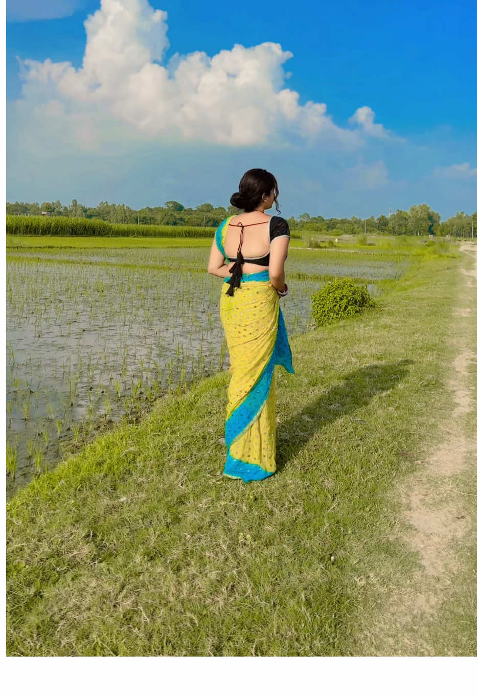 #divyasigdel #actress #shilpiraj #shootvideo #yadavajay #logicmusicworld nihuri nihuri kam Tohara raniya se na hoi 😁🫶😊🤟