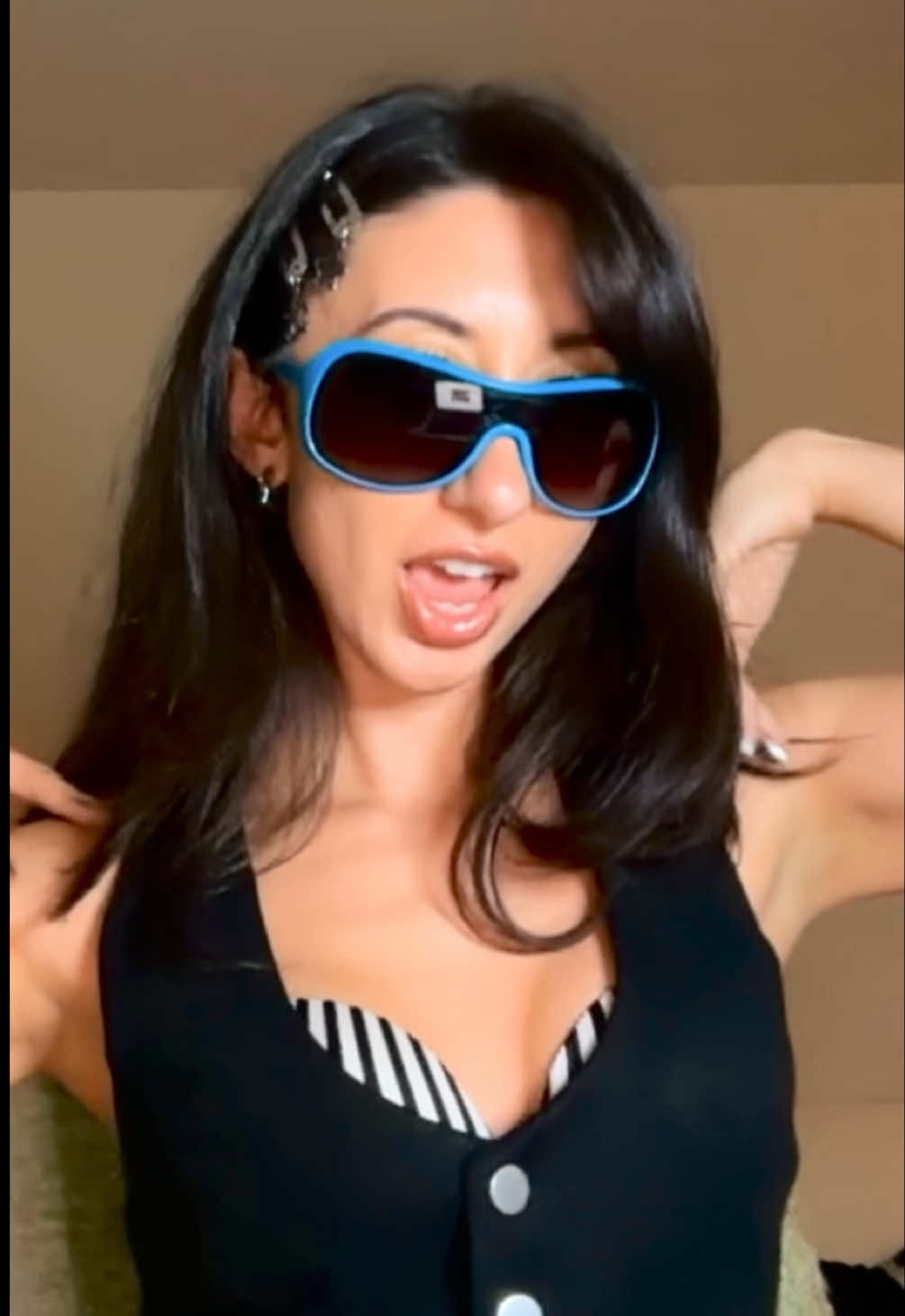 🌀 subliminal messaging…. you will go out this weekend… you will not say anything weird…. your aura will increase by 44%… #mybad #clubclassics #newmusic #dancepop #electropop #popstar #partygirl #scenegirl 