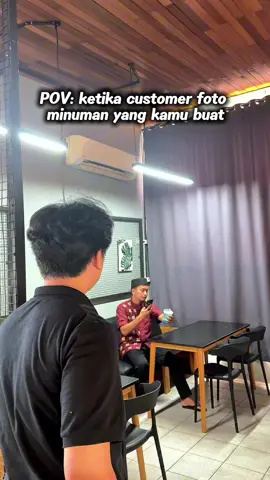 Siapa yg mau dibikinin minuman sama barista satu ini 🤭🤭🤭😁 #berau #swasanacafe #beraukaltim #swasanasquad #fyp #beranda #berandatiktok #coffeshop 