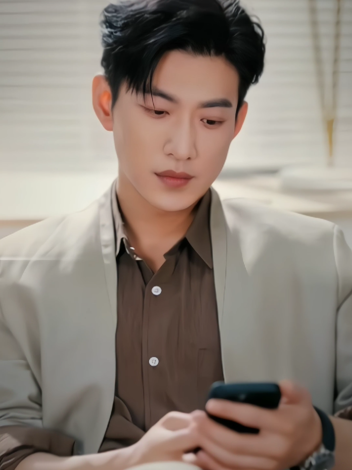 Yu Long is too handsome 🫠🩷 #yulong  #于龙  #yuerniu  #于龙怕热  #aktorchina🇨🇳 