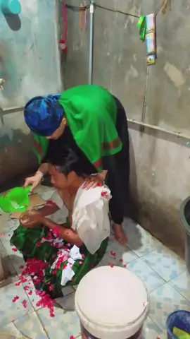 pengisian ilmu keselamatan sekaligus pemandian membuang aura negatif dan buka aura kang lutfi dari Garut Jawa Barat alhamdulillah atas ijin ALLAH SWT dan rido dari guru Alhamdulillah biiznillah #fyp #viral #capcut #viraltiktok #baduydalam #Tonyalbantany #tiktok #videoviral #CapCut #paguyubansadulurbantentonyalbantany #debusbanten #fypシ゚viral #viral 
