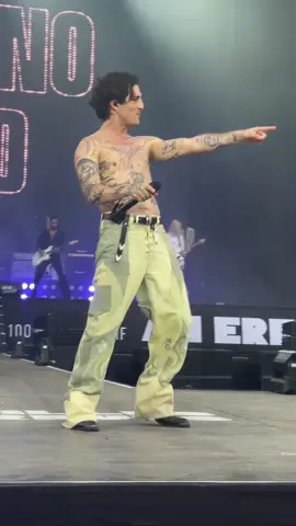 Mesdames, messieurs : Damiano David ✨ J’étais juste en face 😭😍😍😍 #damianodavid #vieillescharrues #vieillescharrues2025 
