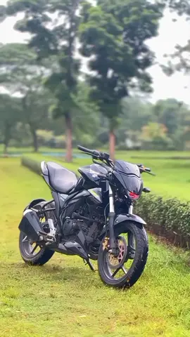 crush🖤👀 #fyp #foryou #unfrezzmyaccount #gixxer #monotone 