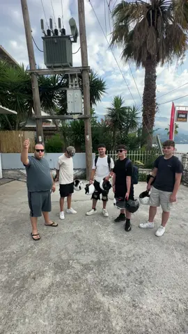 🛵 Quanto costa noleggiare uno scooter a Corfù? Te lo diciamo noi! Con ENJOY TRAVEL trovi i migliori scooter ai prezzi più giusti! 💸 📍 Consegniamo a Ipsos, Dassia, Aeroporto e in tutta l’isola! 🎯 A disposizione: ✅ SRGT 200 ✅ SH / SH Mode ✅ Liberty / Boulevard ✅ Forza 350 …e tanti altri modelli, per tutte le esigenze! 💶 Prezzi giornalieri trasparenti 🆓 Nessun deposito 💳 Nessuna carta di credito 📍 Paghi alla consegna, semplice e veloce! 📲 Contattaci ora su WhatsApp al +39 327 787 8873 Goditi Corfù in libertà con ENJOY TRAVEL! 🌴 #Corfu #NoleggioScooter #EnjoyTravel #Estate2025 #ScooterGrecia #ShMode #Liberty #SRGT200 #Forza350 #TravelTips #VacanzeLowCost