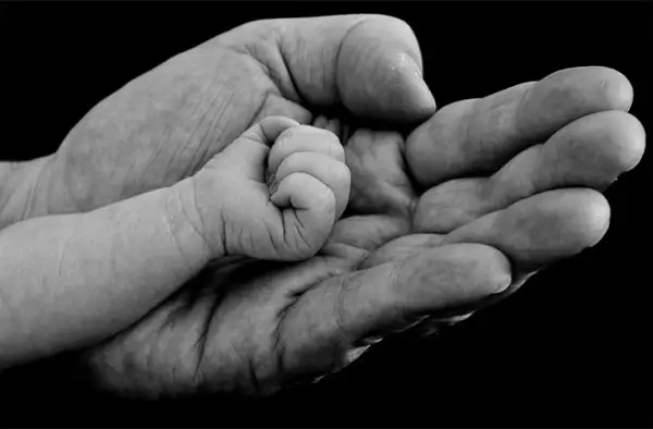 Con mất cha, con mất đi một tương lai... Cha mất con, cha mất cả một cuộc đời...