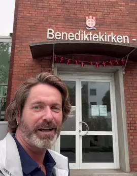 Visiting the Danish Seamans Church in Hamburg soemandskirken_hamborg with seamans priest sune_haubek and his wife Anne giving me a tour and showing me the beautiful room decorated by erik_a_frandsen, and playing the organ. Thank you for all the good you do for us seafarers, it means a lot for our mental health and welfare and we appreciate you visits on board and all your help and support!🙏 #welfare #MentalHealth #seamansmission #seemannsmission #friends #venner #seafarers #sailor #homeawayfromhome #danskkirkeiudlandet #seamanschurch #church #kirke #semandskirke #hamburg #germany #seafarersarekeyworkers #deutschland #noshippingnoshopping #danishshipping #ventamaersk #maersk #maerskfoundation #blivskibsofficer #detblaadanmark #captain #captainthomas