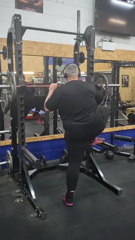 leg day so it was not a fun one lol #legday #legworkout #squat #hacksquat #gym #GymTok 