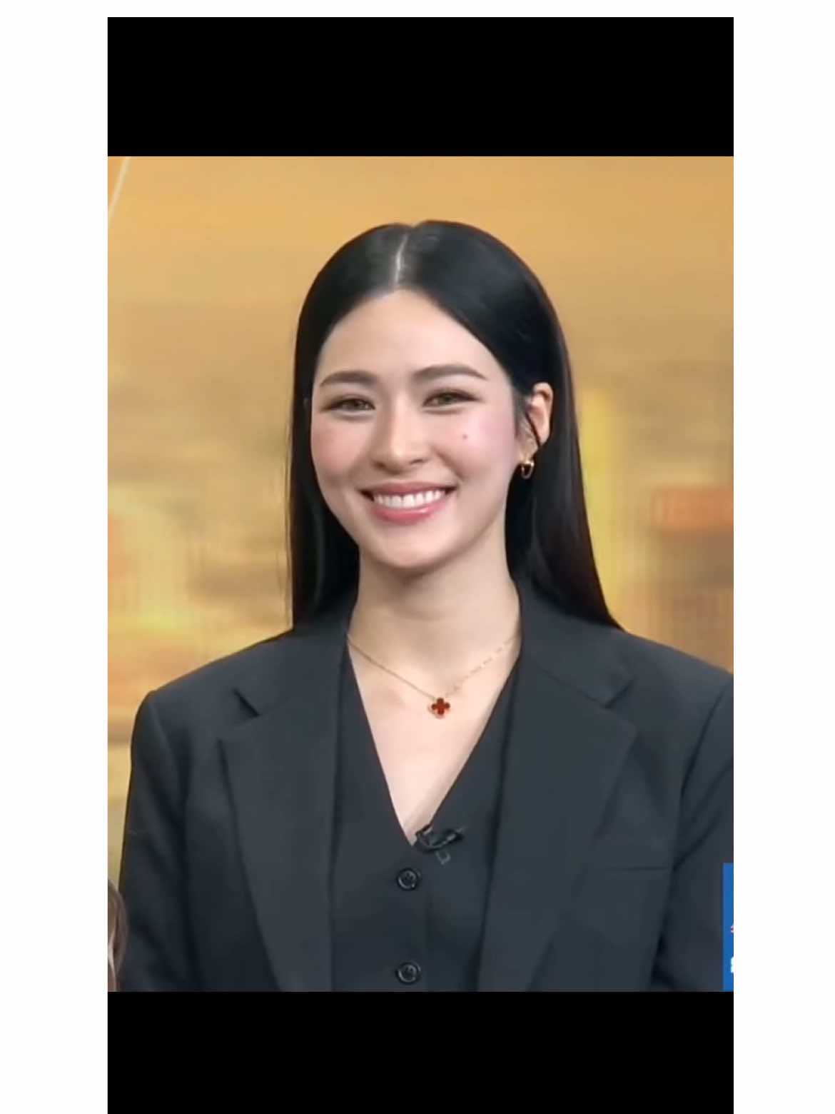บอกลาหมอฟ้าลดาสูทน้ำเงิน ยินดีต้อนรับพี่ตะวันสูทดำ  #linglingkwong #หลิงหลิงคอง #เพียงเธอ #OnlyYouTheSeries 