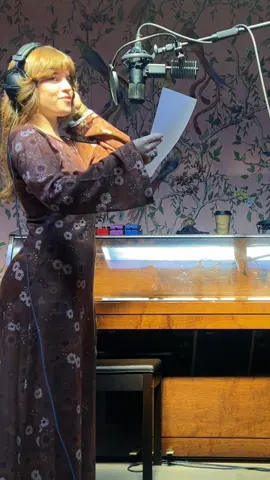 A special day recording 🎙️⭐️🤎 @Tree of Life  #recording #recordingstudio #fleetwoodmac #missmolly #missmollyexpressions #mollyexpressions #treeoflife #landslide #stevienicks #stevienickstiktok #singing #bmg 
