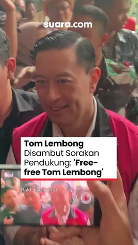 Sidang putusan kasus dugaan korupsi impor gula yang menyeret Menteri Perdagangan periode 2015-2016 Thomas Trikasih Lembong atau Tom Lembong digelar Pengadilan Tindak Pidana Korupsi Jakarta, Jumat (18/7/2025). Jelang memasuki ruang sidang, Tom Lembong tampak rapi dengan gaya rambut khasnya lengkap dengan rompi merah sebagai tahanan Kejaksaan Agung. Namun rompi itu dilepaskan setelah ia memasuki ruang sidang. Tom Lembong memasuki ruang siang diiringi dengan teriakan 'free-free Tom Lembong', yang bermakna harapan Tom Lembong diberikan vonis bebas pada hari ini. #TomLembong #SidangTomLembong #PutusanTomLembong #ThomasTrikasihLembong