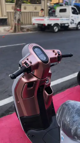 fazzio hybrid abu-abu pink 😍 . Yuk dipinang gais unit limited edition 🔥 . #yamaha #yamahaindonesia #yamahablitar #yamahatulungagung #yamahakediri #fyp #fypシ #fypシ゚viral #fypage #fazzio #fazzioclassyclub #fazzioyamaha #fazzio125 #fazziogayague #fazziomodifikasi #classy #classystyle #blitar24jam #tulungagung #kediri24jam 