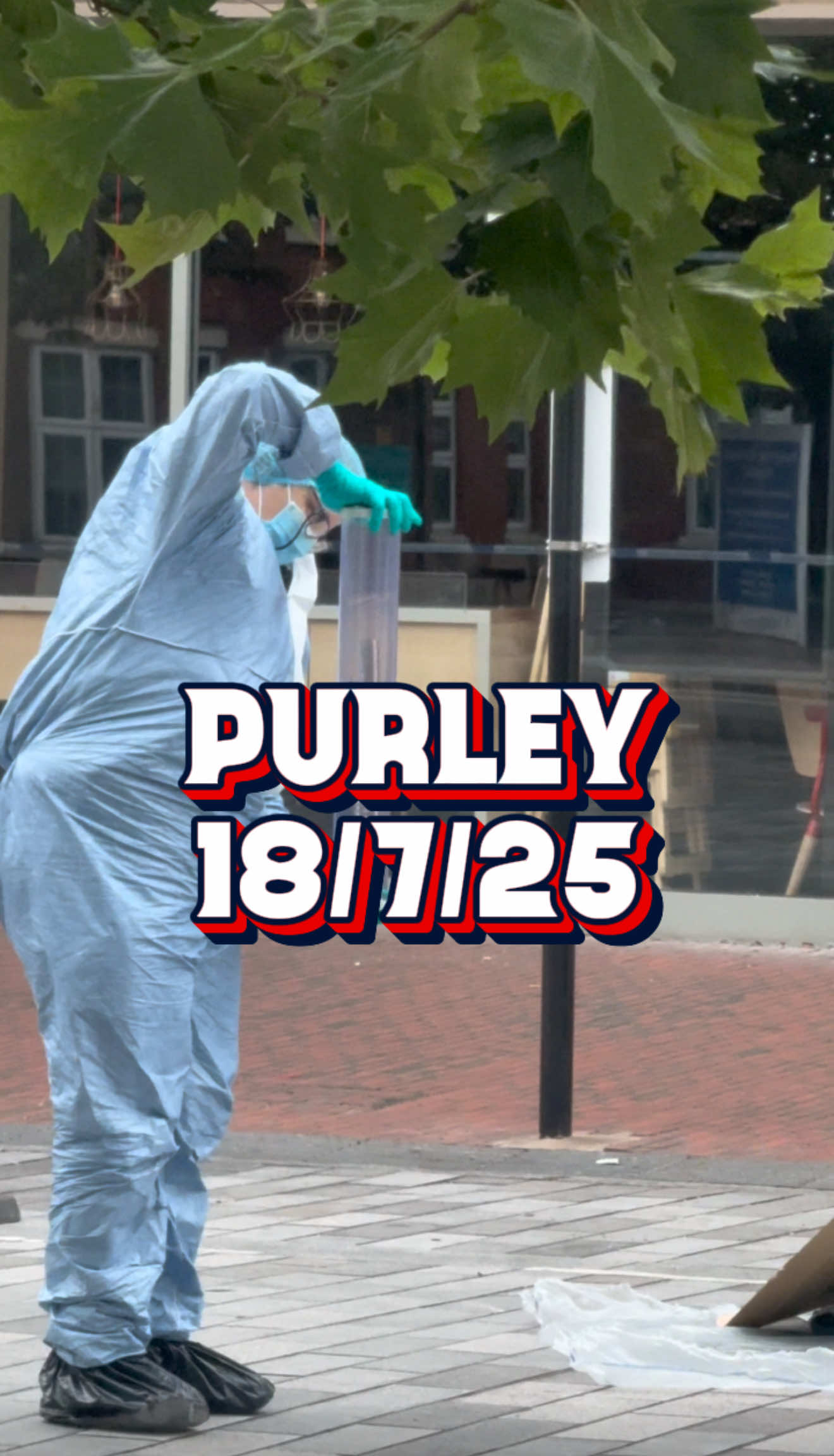 Police were called to Purley Parade, High Street, Purley at 22.25hrs on Thursday 17th July to reports of a large fight. Four males were located with injuries after allegedly being hit with weapons including bats and poles. London Ambulance Service attended and the injured were conveyed to hospital. Injuries have since been declared non-life threatening and non-life changing. One male was arrested at the scene on suspicion of Affray. The investigation is being progressed by South Area BCU CID and a crime scene remains in place at this time. We urge anyone who may have any information to contact Police on 101 quoting CAD ref: 9351/17JUL25. Alternatively, contact the independent charity Crimestoppers anonymously on 0800 555 111 or visit crimestoppers-uk.org. #croydonextra #croydonnews
