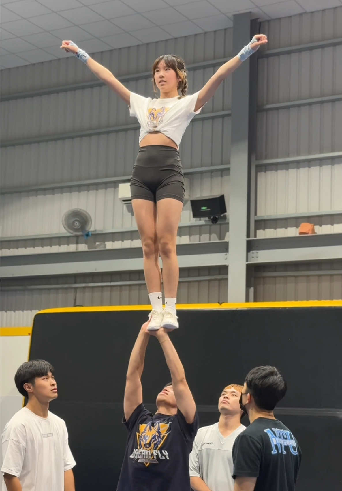 dreamfly tryout 最愛練核心的男人，夢飛地板哥 FLYER 政妮 @ni_cheer_minnie  BASE 嘉堃 @w30108  TEAM @dreamfly.cheer  #cheer #cheerleading #cheerleaders #fancheer #cheerathletics #cheerup #競技啦啦隊        