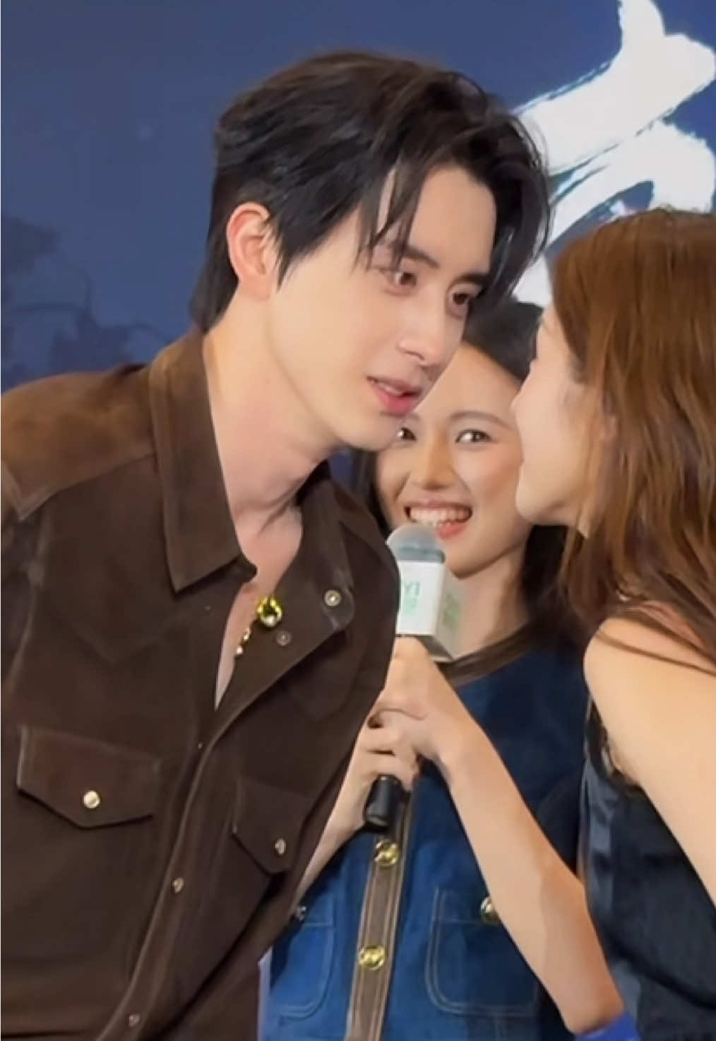 อยู่อย่างงั้นทั้งวัน55555555555555555555555555 #敖瑞鹏 #ngaothuybang #aoruipeng #อ๋าวรุ่ยเผิง #오서붕 #บันทึกหิมะแห่งรุ่งอรุณ #lilandi #coronersdiary #หลี่หลานตี๋ 