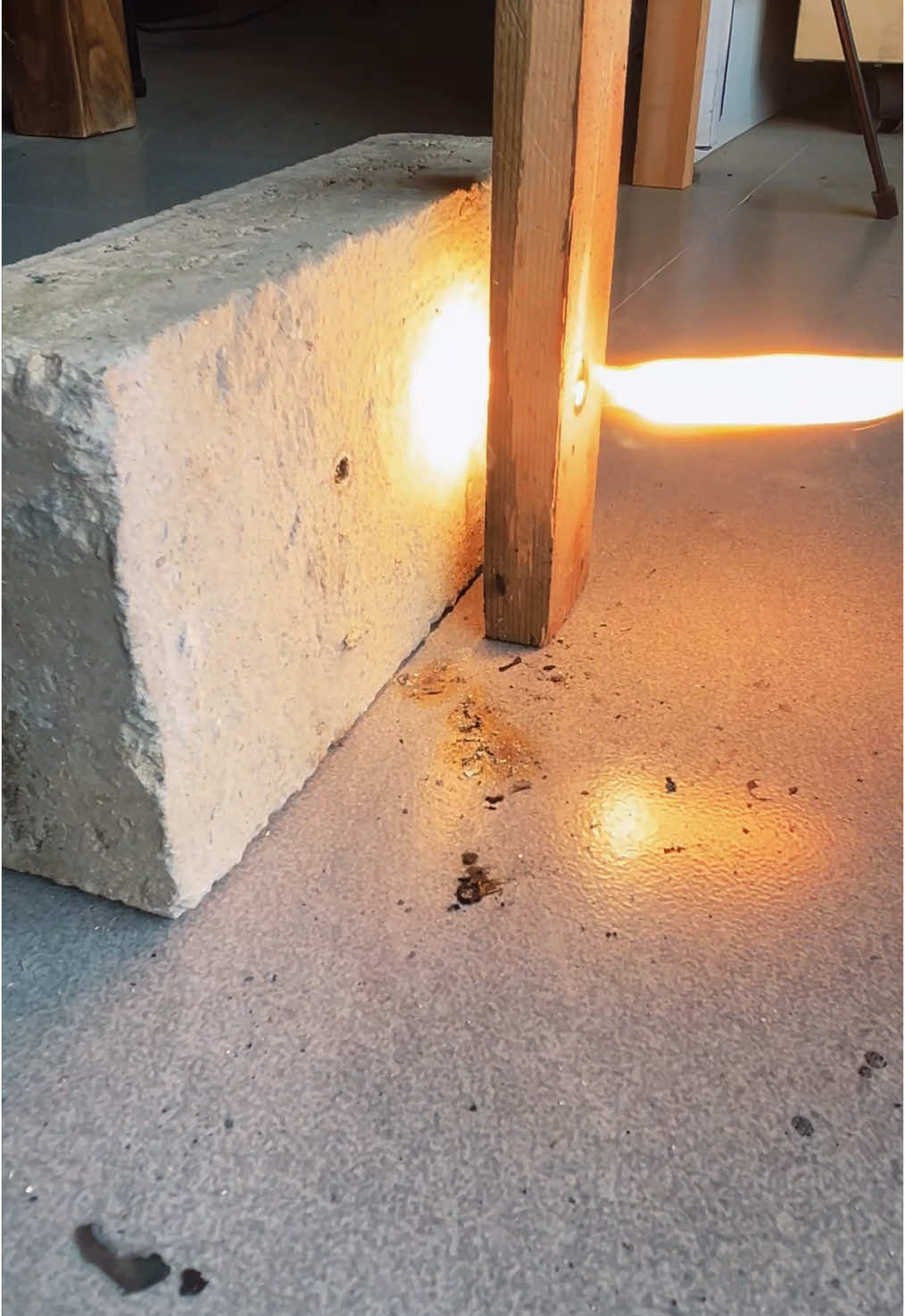 500-watt laser instantly penetrates wood#tiktok #laser #laserigniter #laserlight #pump 